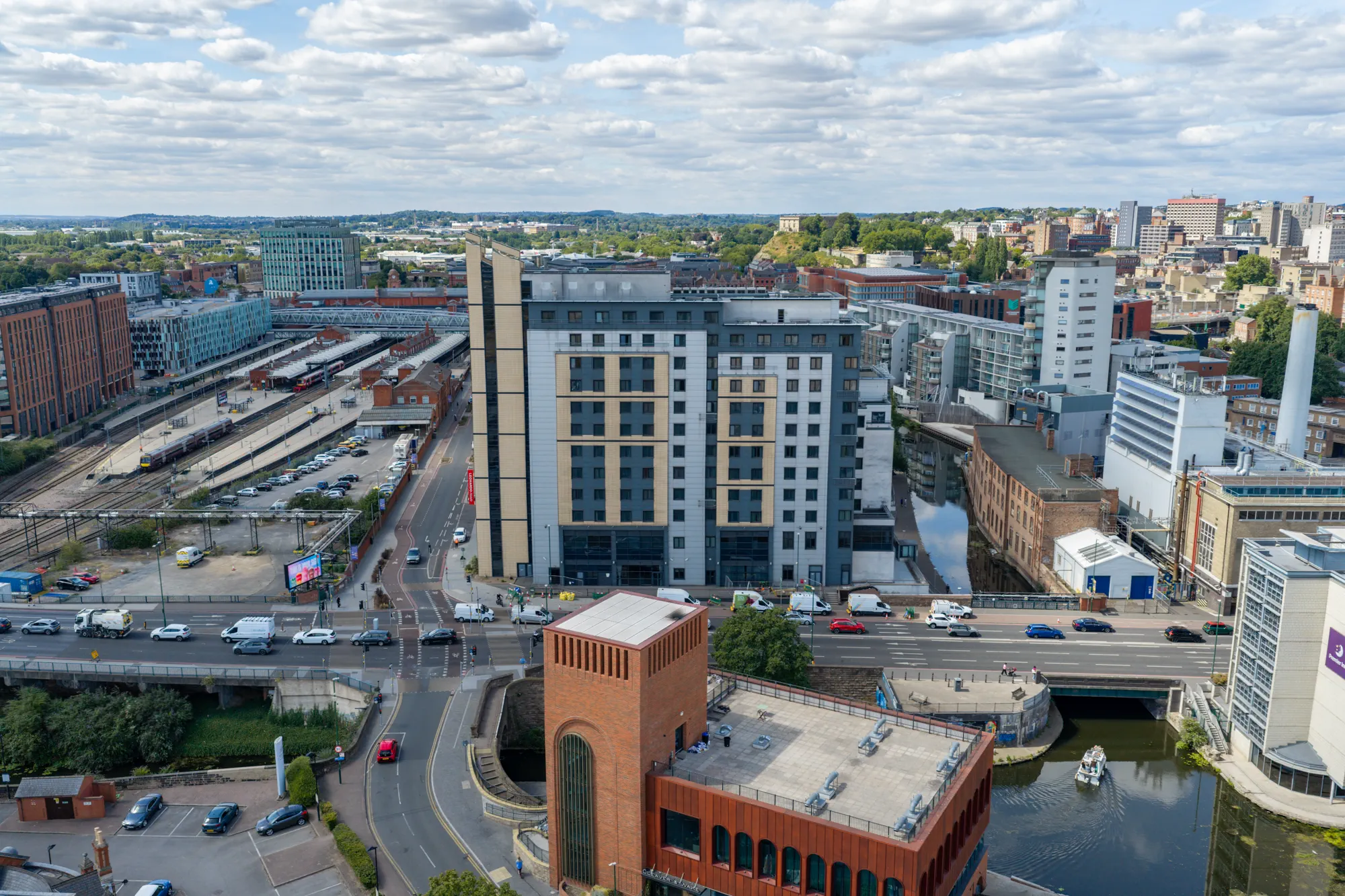 ukr-facades-leonardo-hotel-nottingham-project-aerial-17 Wide aerial view of Leonardo Hotel Nottingham showing the completed hotel facade within the surrounding cityscape