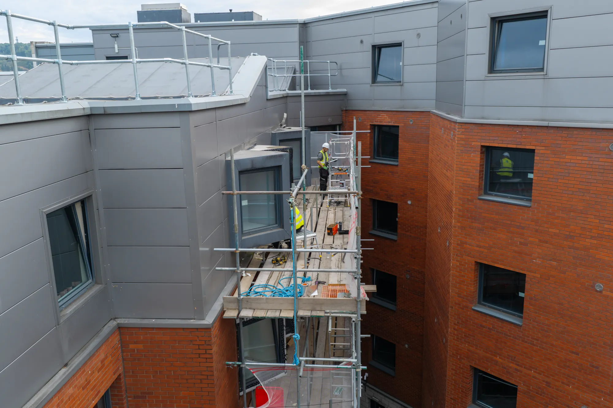 ukr-facades-sheffield-3-sheffield-project-aerial-3 External facade works underway at height on the multi-storey Sheffield residential development