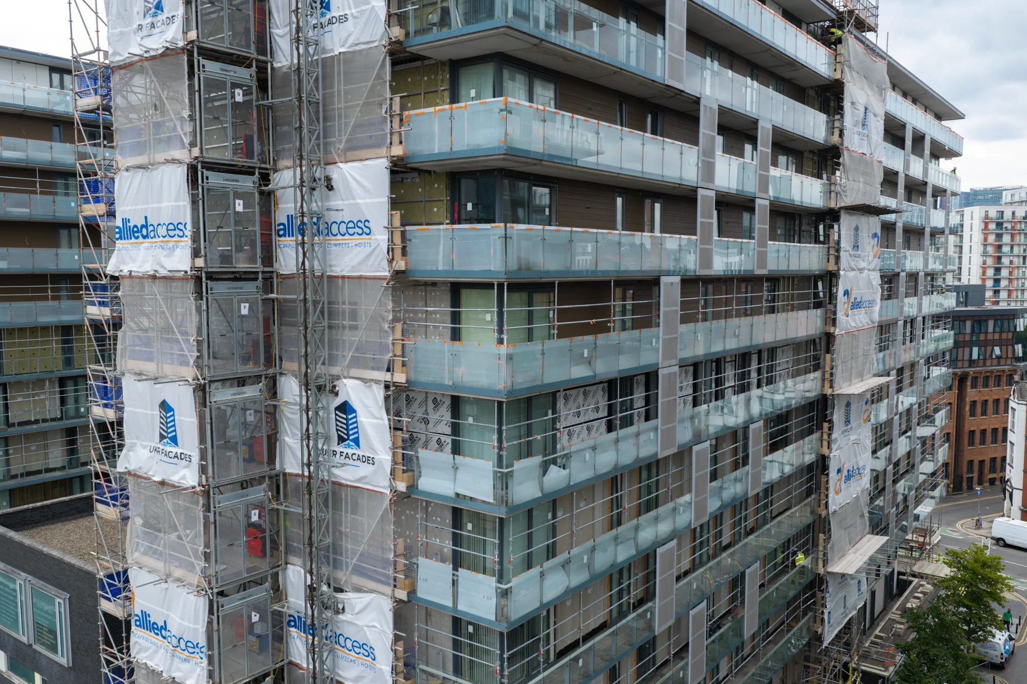 ukr-facades-spectrum-apartments-salford-project-aerial-25 Close aerial view of scaffolding and facade works across the residential elevation at Spectrum Apartments in Salford