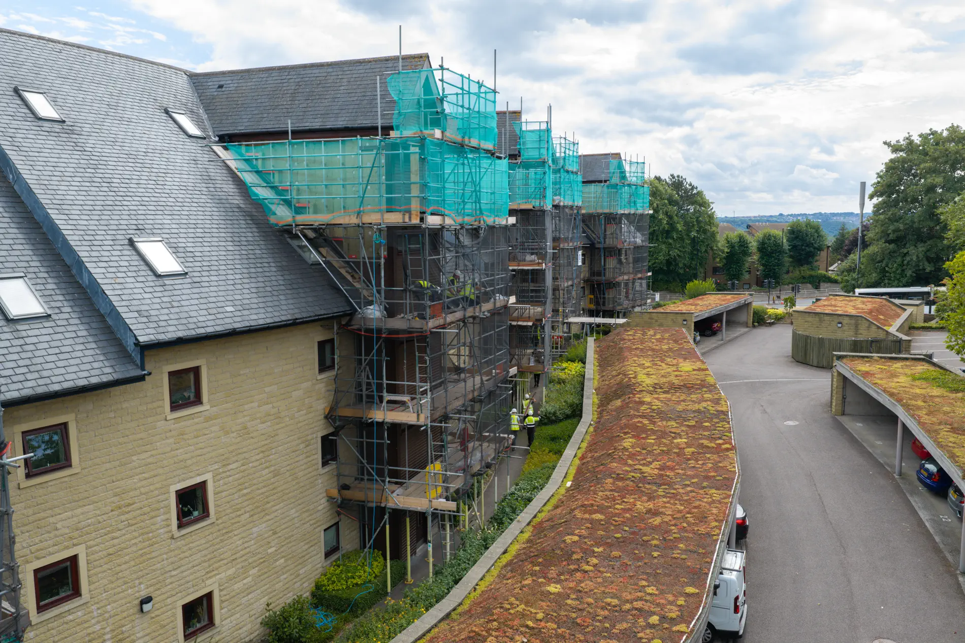 ukr-facades-westwood-gardens-sheffield-project-aerial-10 External works underway from scaffolding along the residential building at Weetwood Gardens in Sheffield