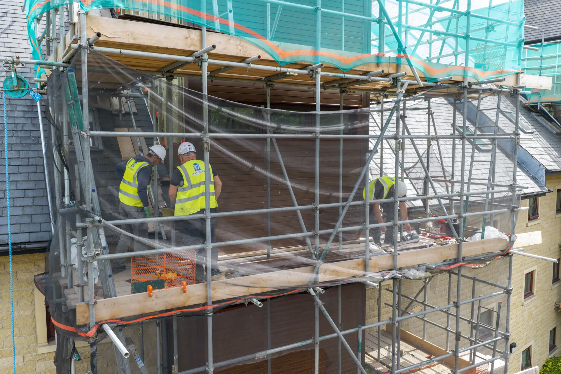 ukr-facades-westwood-gardens-sheffield-project-aerial-11 UKR Facades operatives carrying out external works from scaffolding at Weetwood Gardens in Sheffield